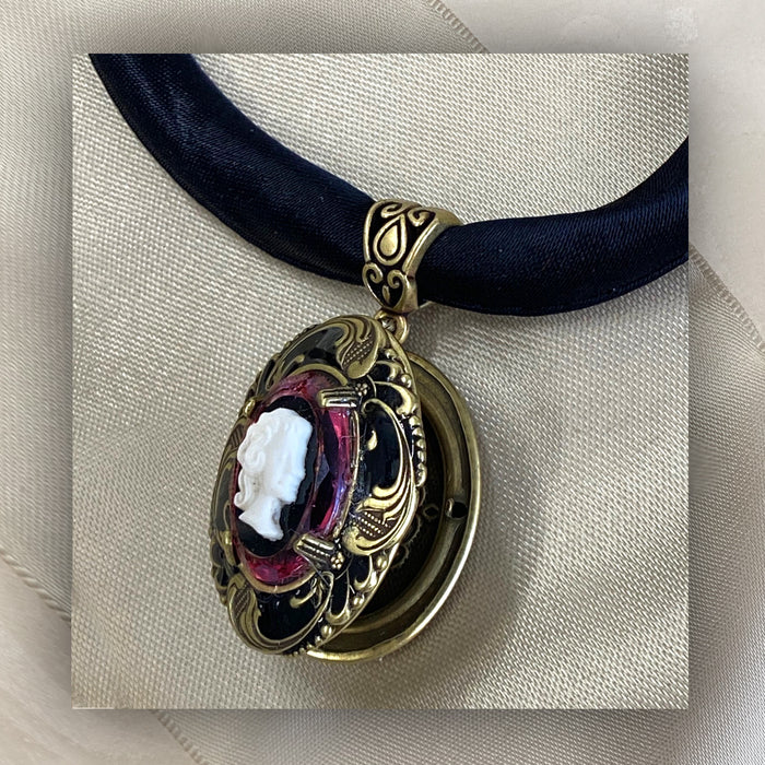 Vintage Cameo Enamel Locket Necklace N1522