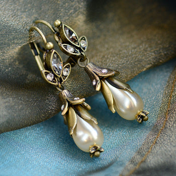 Lily Pearl Earrings E1159